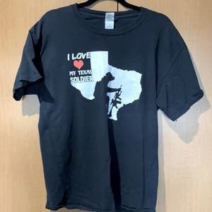DONATED.  Gildan “I LOVE ❤️ MY TEXAS SOLDIER” t-shirt. Size L. Black